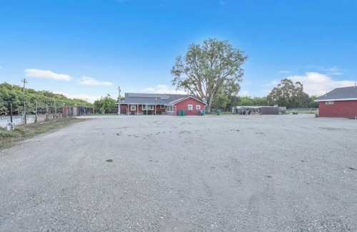 Victor House | Luxury Ranch: Pool, Wineries, Orchards and Animals