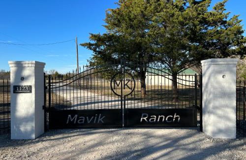 Weston House | Luxury Ranch Retreat With Swimming Pool
