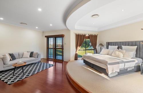 Thornlands House | Luxury Range Stay! 6 Bedroom 4 Bathroom