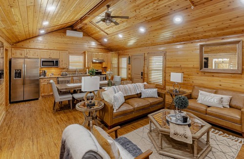 Lavon House | Luxury Rayburn Cabin at Historical Farm
