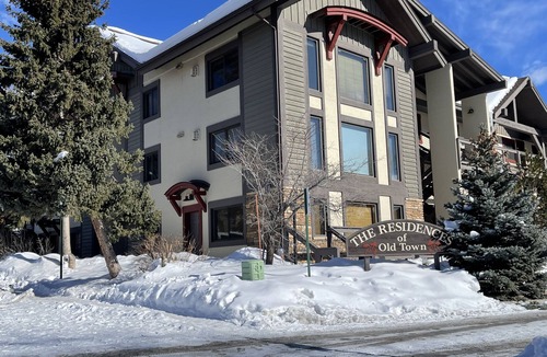 Downtown Steamboat Springs Condo | Luxury Remodel Downtown Condo Across from Yampa River
