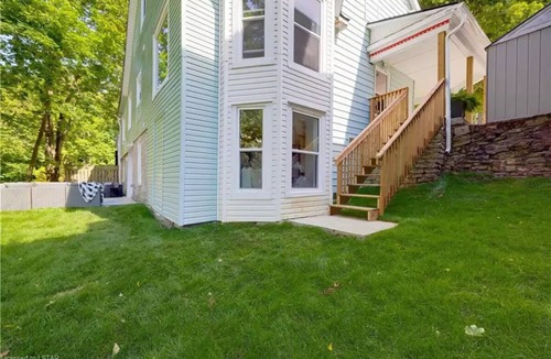 St. Mary's House | Luxury Remodeled 5-bedroom Home - The Green Victorian
