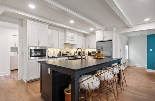 Rockwell House | Luxury Remodeled Lakeside house in a private cove on Lake Hamilton.