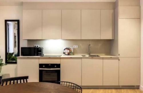 Embajadores Apartment | Luxury Renovated 3-Bedroom Apartment in the Heart of Madrid