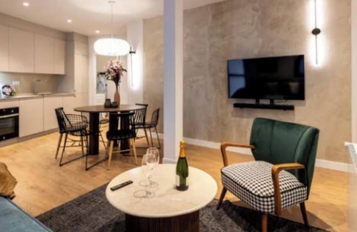 Embajadores Apartment | Luxury Renovated 3-Bedroom Apartment in the Heart of Madrid