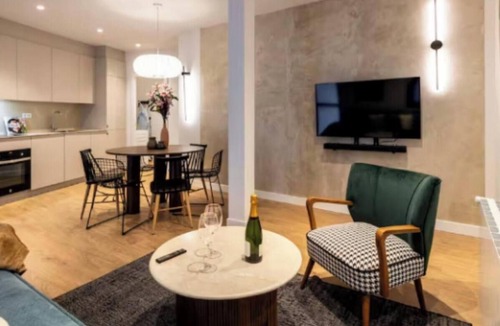 Embajadores Apartment | Luxury Renovated 3-Bedroom Apartment in the Heart of Madrid
