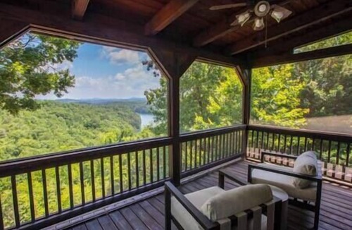 Necowa Cove House | Luxury Renovated | Lake & Mountain Views | Hot Tub