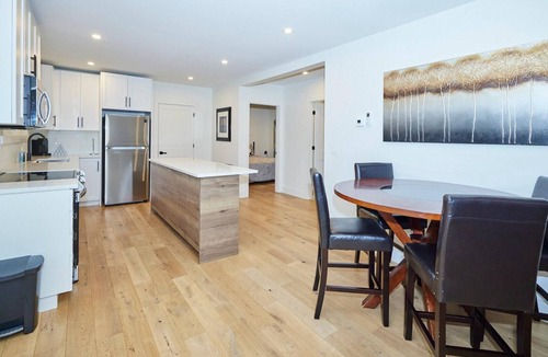 Niagara Falls House | Luxury rental with a great location-walking distance to The Falls and attractions.