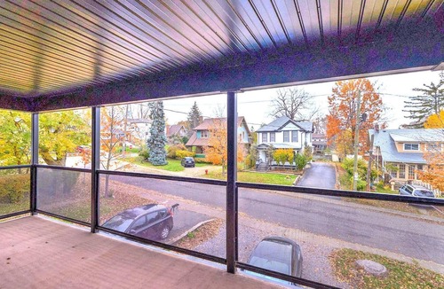 Niagara Falls House | Luxury rental with a great location-walking distance to The Falls and attractions.