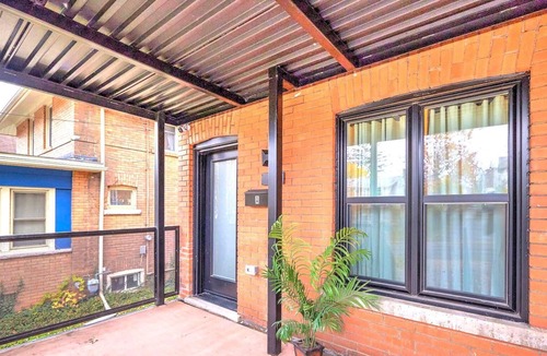 Niagara Falls House | Luxury rental with a great location-walking distance to The Falls and attractions.