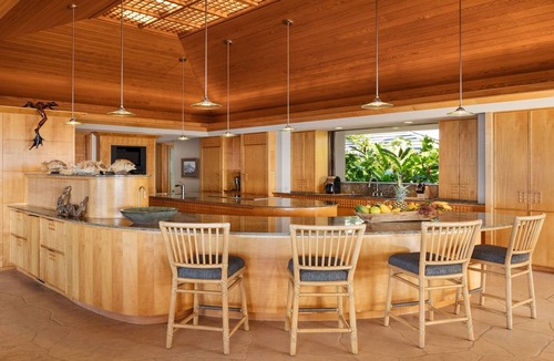 Kamuela House | Luxury Resort Compound, Pod Style with Staff Quarters-Oceanfront