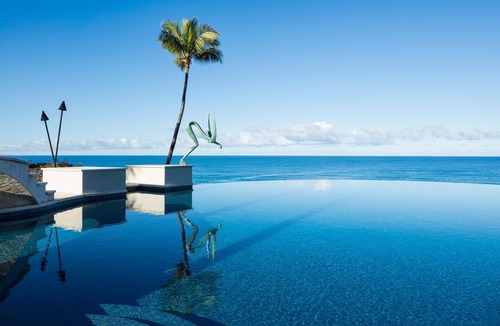Kamuela House | Luxury Resort Compound, Pod Style with Staff Quarters-Oceanfront