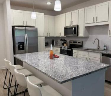 Golden Glades - The Woods Apartment | Luxury Resort Living, Pool, BBQ, Fitness Center, 1st Floor, Minutes 2 May Clinic