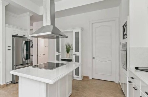 Ludlam House | Luxury Resort/Near Airport, Pool, Jacuzzi, Games