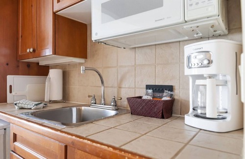 Oro-Medonte Apartment | Luxury Resort Stay with Pool Jacuzzi and Balcony