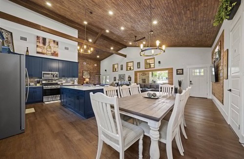 Wimberley House | Luxury Retreat for 28 Terracotta Bliss Getaway