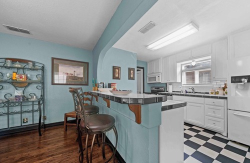 Tyler Cottage | Luxury retreat, Historical 2bd and new Delft Blue spa baths rating 10 out of 10