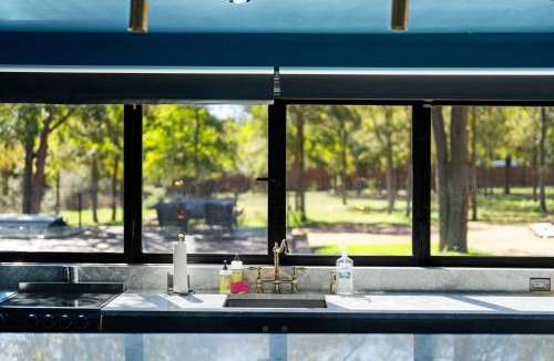 Manor House | Luxury Retreat Hot Tub Fire Pit Pool GameRoom