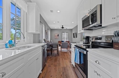 Hillcrest Apartment | Luxury Retreat in Hillcrest!