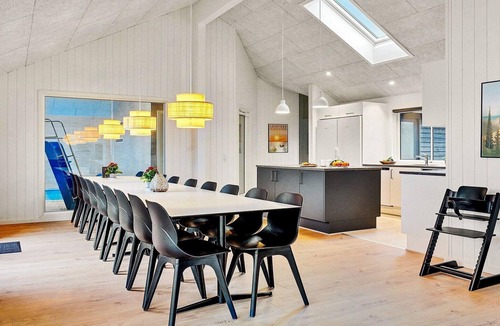 Mommark Strand House | Luxury Retreat in Mommark