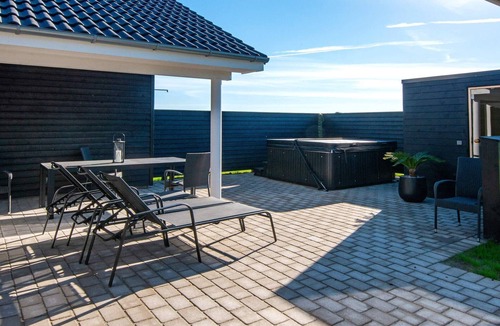 Mommark Strand House | Luxury Retreat in Mommark