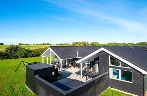 Mommark Strand House | Luxury Retreat in Mommark