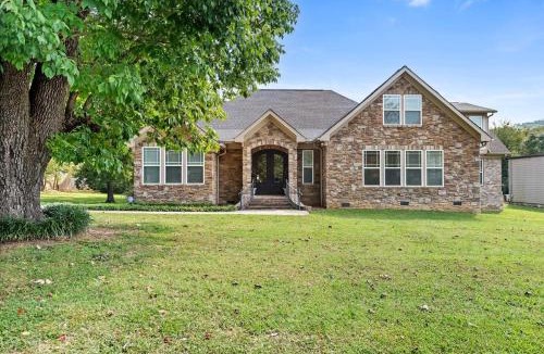 Red Bank House | Luxury Retreat in Red Bank TN