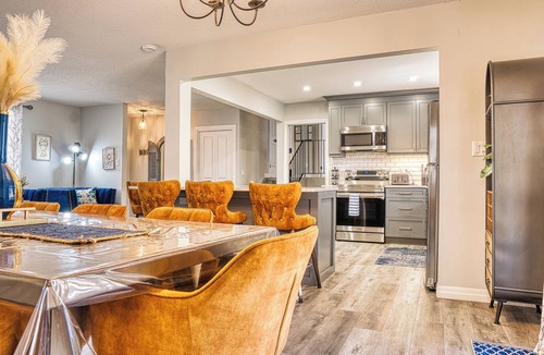 Port Franks Cottage | Luxury retreat-King Beds- Game Room- Hot Tub-Private Beach Access