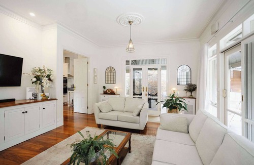 Lower Plenty House | Luxury Retreat: Pool, Fireplace & Parking