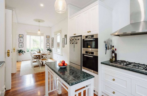 Lower Plenty House | Luxury Retreat: Pool, Fireplace & Parking