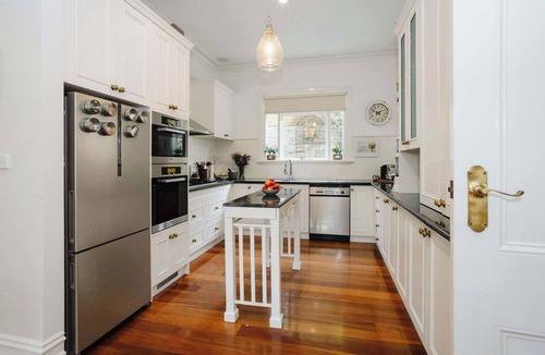 Lower Plenty House | Luxury Retreat: Pool, Fireplace & Parking