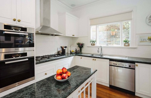 Lower Plenty House | Luxury Retreat: Pool, Fireplace & Parking