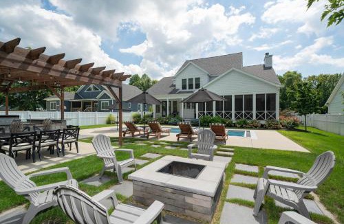 West Wing Estates House | Luxury Retreat - Pool, Hot Tub, Outdoor Kitchen & Fire Pit