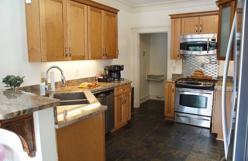 Crosstown House | Luxury Retreat -Pool, Hot Tub, Fire Pit, BBQ & Games - BIG groups