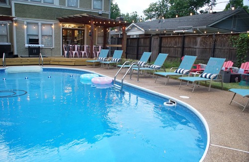 Crosstown House | Luxury Retreat -Pool, Hot Tub, Fire Pit, BBQ & Games - BIG groups