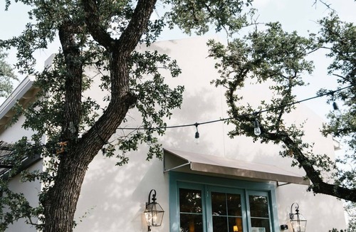 Austin Cottage | Luxury Retreat | Saltwater Pool | Onsite Restaurant