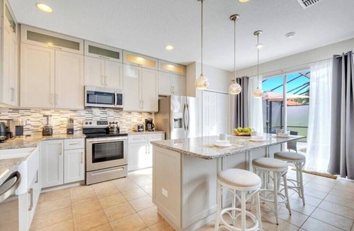 Solana House | Luxury Retreat w/Heated Pool near Disney!