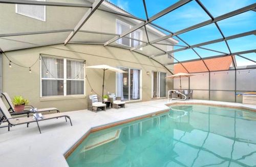 Solana House | Luxury Retreat w Heated Pool near Disney!
