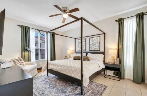 Solana House | Luxury Retreat w Heated Pool near Disney!