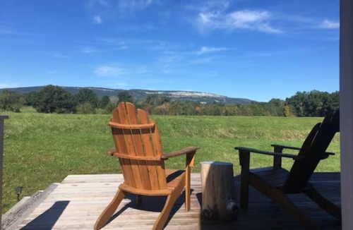 Gardiner Cabin | Luxury retreat w/private deck, garden, firepit on organic farm
