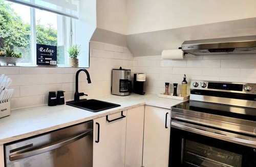 Quartier 5-4 Apartment | Luxury Retreat with Hot Tub | EV Charger & Parking