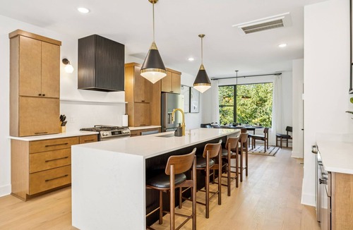 Hurwood Heights Apartment | Luxury retreat with exclusive rooftop hot tub