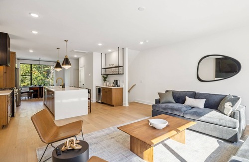 Hurwood Heights Apartment | Luxury retreat with exclusive rooftop hot tub