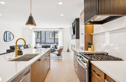 Hurwood Heights Apartment | Luxury retreat with exclusive rooftop hot tub