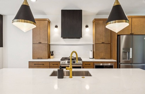 Hurwood Heights Apartment | Luxury retreat with exclusive rooftop hot tub