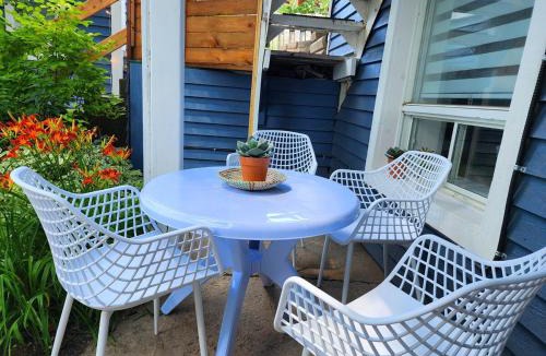 Quartier 5-4 Apartment | Luxury Retreat with Hot Tub - EV Chrger & Parking