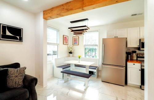 Midtown Apartment | Luxury Retreat with Jacuzzi