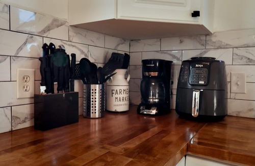 Midtown Apartment | Luxury Retreat with Jacuzzi