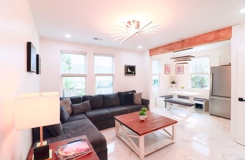 Midtown Apartment | Luxury Retreat with Jacuzzi