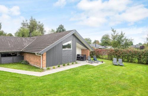 Pøt Strandby House | Luxury Retreat with Pool